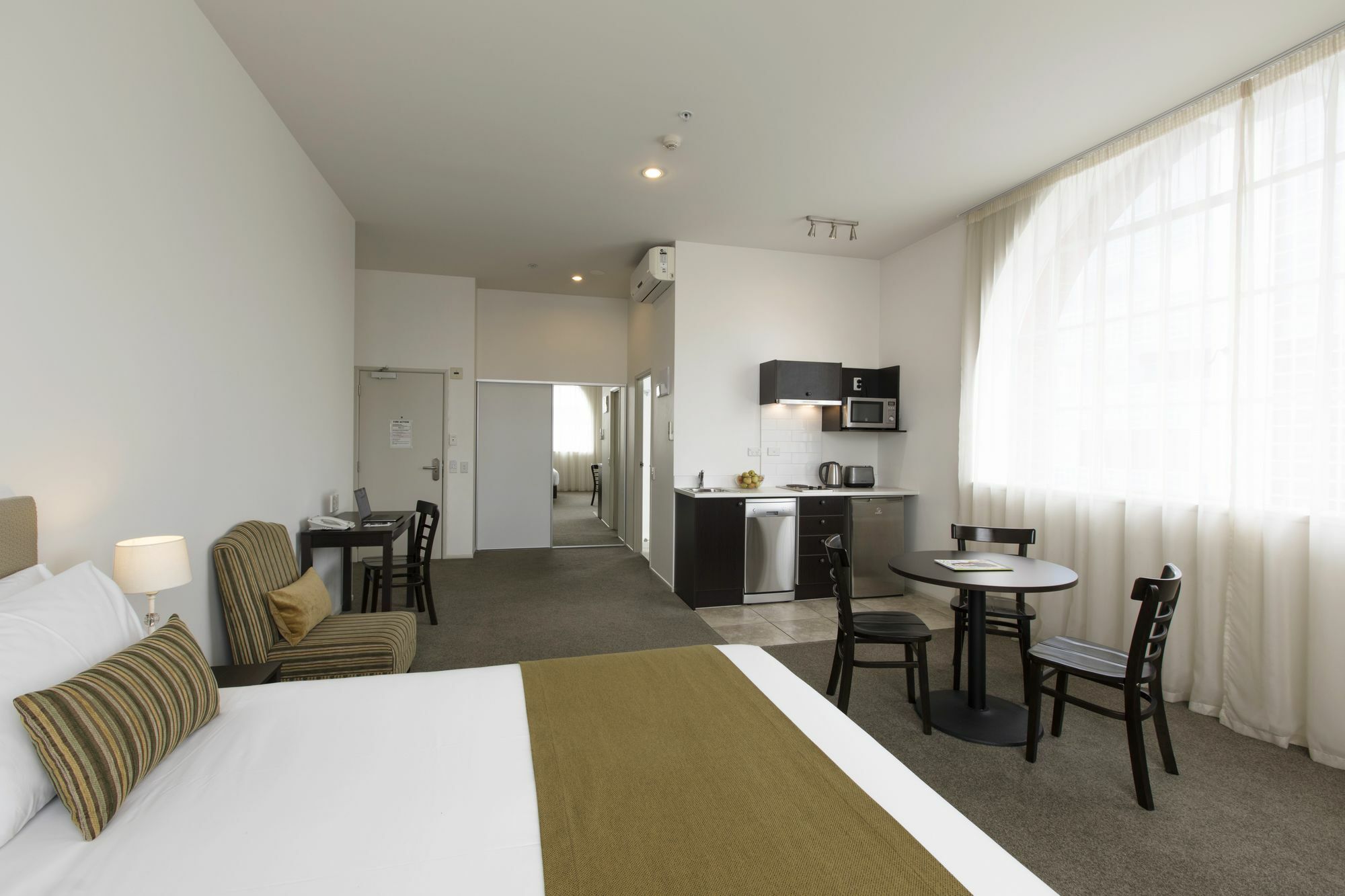 Quest On London Aparthotel Hamilton Buitenkant foto
